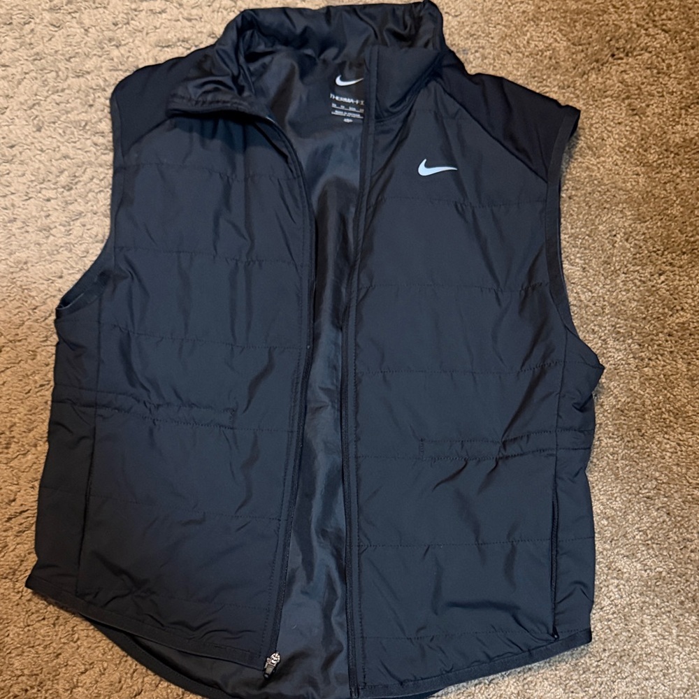 Women’s Nike vest, black.